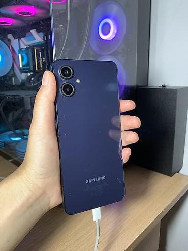 Samsung Galaxy A06, Б/у, 128 ГБ, цвет - Черный