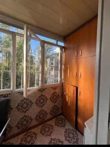 срочно продаётся 1 комнатная квартира в районе ошского рынка по улице кенсуйская 17: 4 комнаты, 86 м², 104 серия, 4 этаж, Косметический ремонт — 4