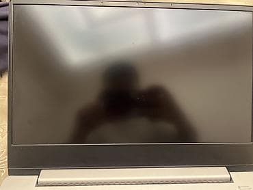 Ноутбук Lenovo (серебристый корпус) - Экран с веб-камерой по центру