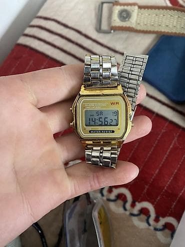 электрические часы: Цифровые наручные часы в ретро-стиле - Корпус прямоугольный с — 1