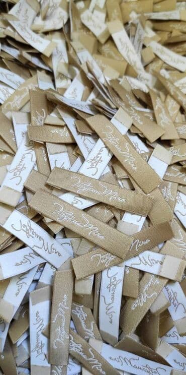 вышивка вишивка вышывка вишывка вышивалка вышивальная вышывалная вышивалный вышивальный вышывалка вышивальный вышивалный вышивальная: Жаккардовые этикетки, и основа и логотип вышиваются нитями, главное — 9