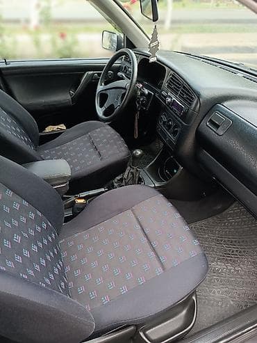 210 cdi: Volkswagen Golf: 1993 г., 1.8 л, Механика, Бензин, Хэтчбэк — 8