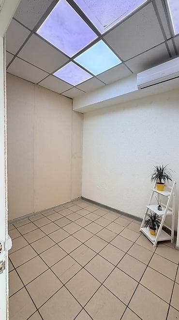 Коммерциялык мүлк: Кеңселерди ижаралоо, 10 м², Турак комплексинде, 1-катар — 4