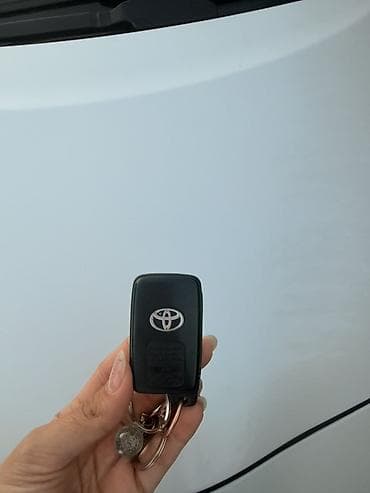 key: Toyota Prius: 2012 г., 1.8 л, Вариатор, Гибрид, Хэтчбэк — 10