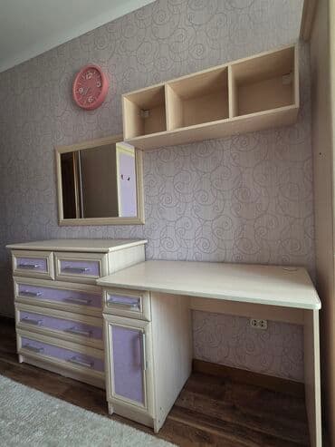 фиолетовая кухонная мебель: Спальный гарнитур, Б/у, Комод, Другая страна производитель, Платная доставка, Самовывоз, цвет - Розовый — 1