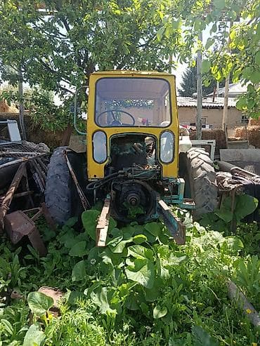 трактир беларус: Трактор ЮМЗ + навесной плуг Описание: - Колёсный трактор ЮМЗ кабина — 3