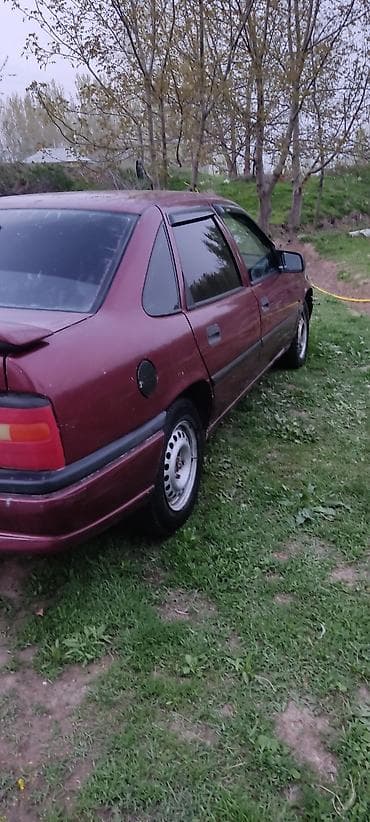 Opel Vectra: 1993 г., Механика, Седан
