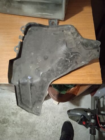 меняю на рекс: Продаю задний левый подкрылок на lx470 lx 470 land cruiser — 2