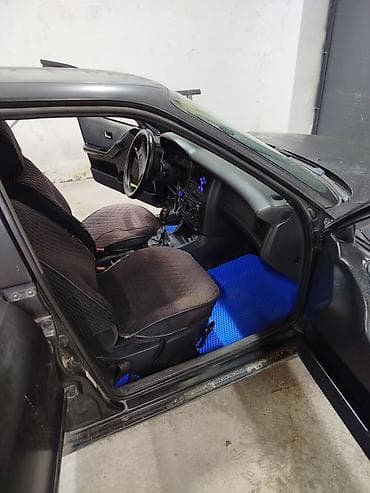 x 5: Audi 80: 1993 г., 2.3 л, Механика, Бензин, Седан — 8