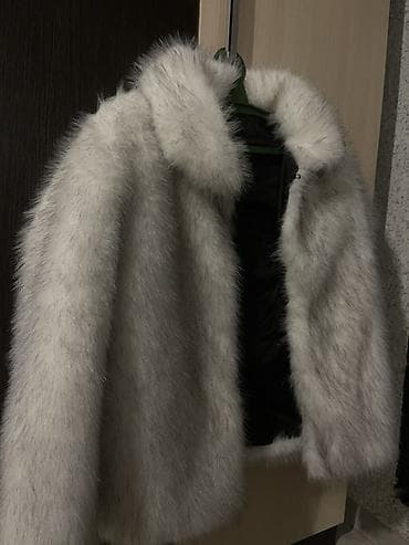 Шуба из светлого меха (серо-белый оттенок) - Классический укороченный
