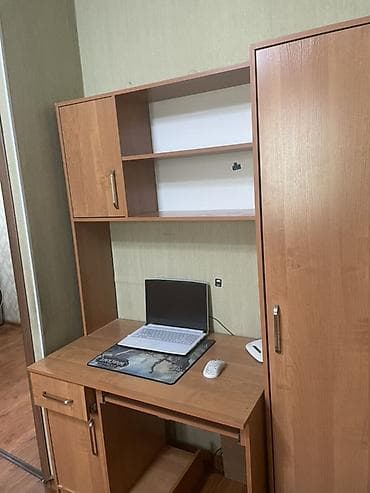 Столы: Компьютерный стол, Б/у, С полками — 4