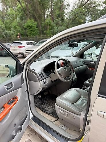 фары ист: Toyota Sienna: 2007 г., 3.5 л, Автомат, Газ, Минивэн — 6