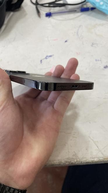 14 т: IPhone 14 Pro, Б/у, 256 ГБ, Черный, Защитное стекло, Чехол, 79 % — 2