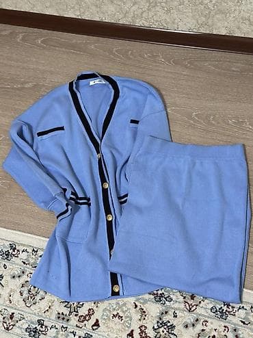 Костюм трикотажный женский из двух предметов: кардиган и юбка. -