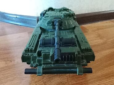 Детский транспорт: Игрушечный танк, крупный - Материал: прочный пластик - Цвет — 1