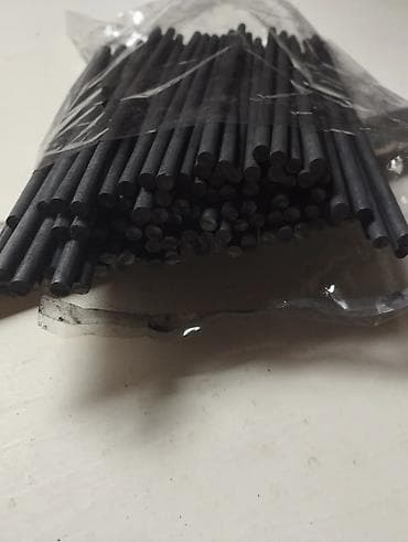 Графитовые стержни в упаковке. - Материал: графит/углерод. - Форма