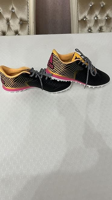 Футбольные бутсы/сороконожки adidas Оринальные, цена:5500и сом с