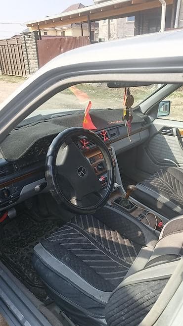 mercedes benz w190: Mercedes-Benz W124: 1992 г., Седан — 5