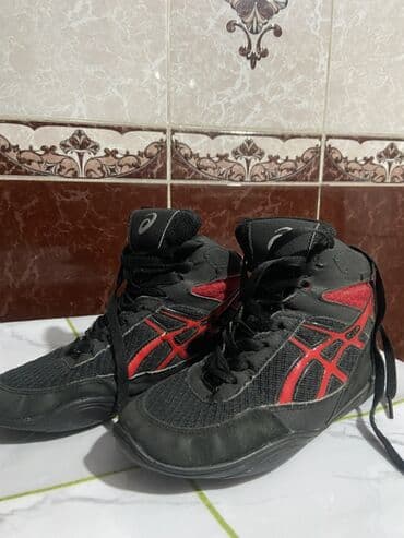 Мырзалардын бут кийими: Эркектердин кроссовкасы, 35, Asics, Колдонулган, түсү - Кара — 2