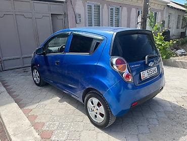 golf 2: Chevrolet Spark: 2011 г., 1 л, Механика, Бензин, Универсал — 4