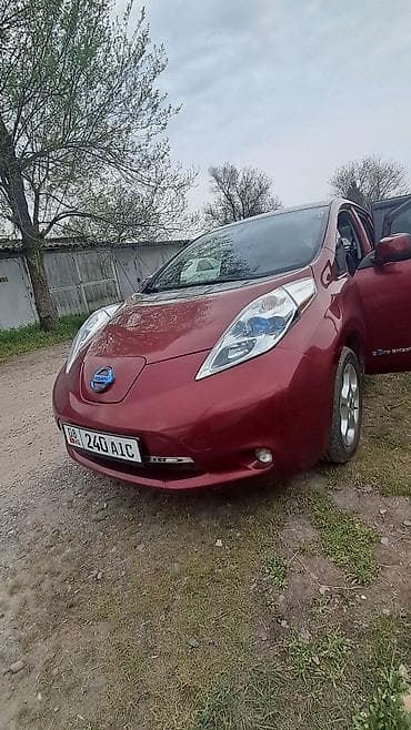 honda jass: Nissan Leaf: 2013 г., Электромобиль, Хэтчбэк — 6