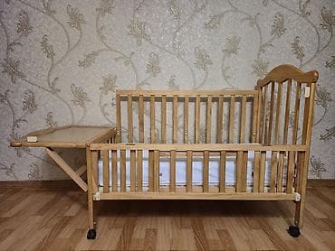 Детская кроватка из натурального дерева (сосна), на колесиках с — 4