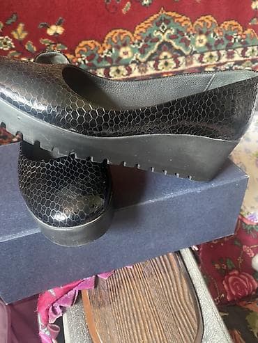 кроссовки nb: Туфли женские на скрытой платформе - Цвет: черный, глянцевый - Верх — 1