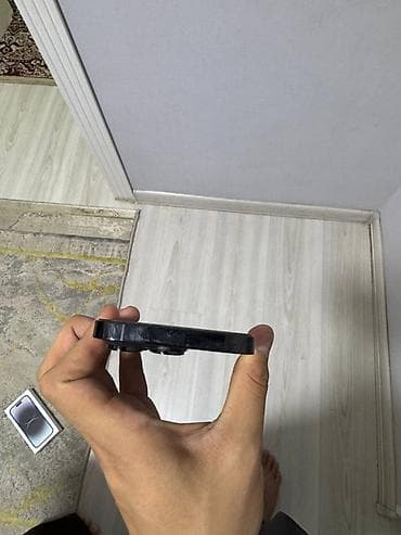 pes 13: Смартфон с динамическим вырезом экрана (Dynamic Island) и плоскими — 2