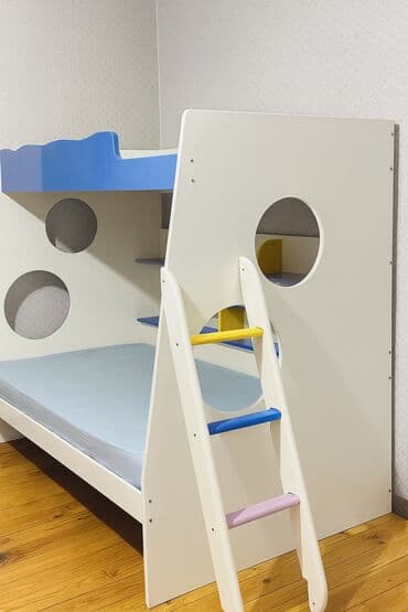 продажа перил для лестниц: Б/У В отличном состоянии Двухъярусная кровать с рабочей/полочной зоной — 2