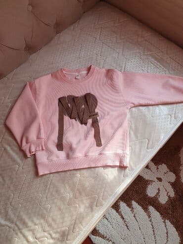 ПРОДАЁТСЯ Кофта в крутом состоянии! Размер - 130 на 7/8 лет