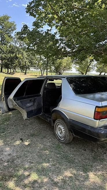 мерседес т 1: Volkswagen Jetta: 1989 г., Кол менен иштөөчү, Бензин, Седан — 2