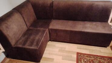 столы и стулья для кафе в бишкеке: Продаю кухонный угловой диван в хорошем состоянии перетянут новым — 3