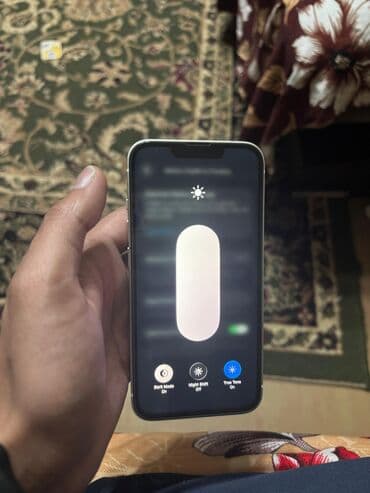 корпус белый: IPhone 13, Б/у, 128 ГБ, Белый — 5