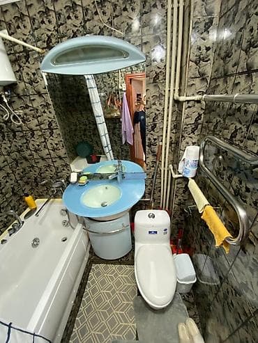 3: 3 комнаты, 55 м², 4 мкр 104 серия, 1 этаж — 5