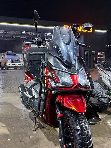 Макси-скутер 150 куб. см, Бензин, Б/у at lalafo.kg Макси-скутер 150 куб. см, Бензин, Б/у