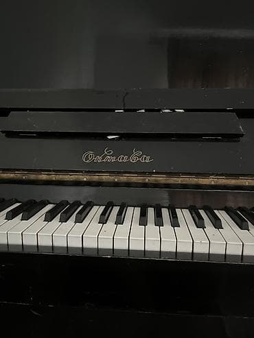 лат: Пианино «Октава» (upright), черный глянцевый корпус. - Тип — 3