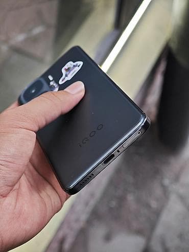 samsun note 20: Vivo iQOO 10, Б/у, 256 ГБ, цвет - Черный, 2 SIM — 6