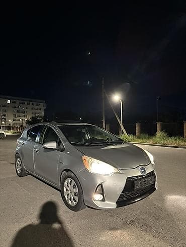 Продажа авто: Toyota Prius C: 2012 г., 1.5 л, Вариатор, Гибрид, Хэтчбэк — 3