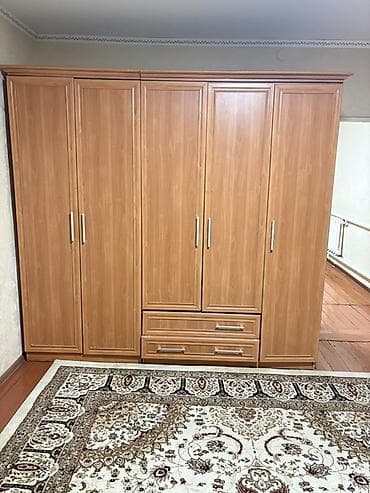 с мебелью: 🪑 Продаю мебель 🏠 🪑 Столы 🪑 Стулья 🚪 Шкаф 📦 И другие вещи для дома ✅ — 5