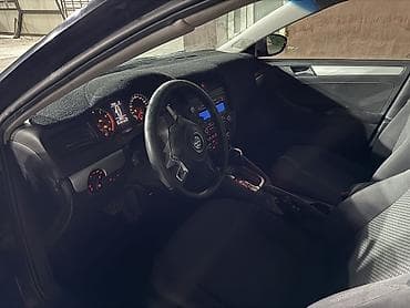 Транспорт: Volkswagen Jetta: 2012 г., 1.6 л, Бензин, Седан — 4