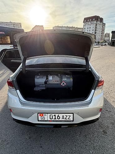 Продажа авто: Hyundai Sonata: 2021 г., 2 л, Автомат, Газ, Седан — 5