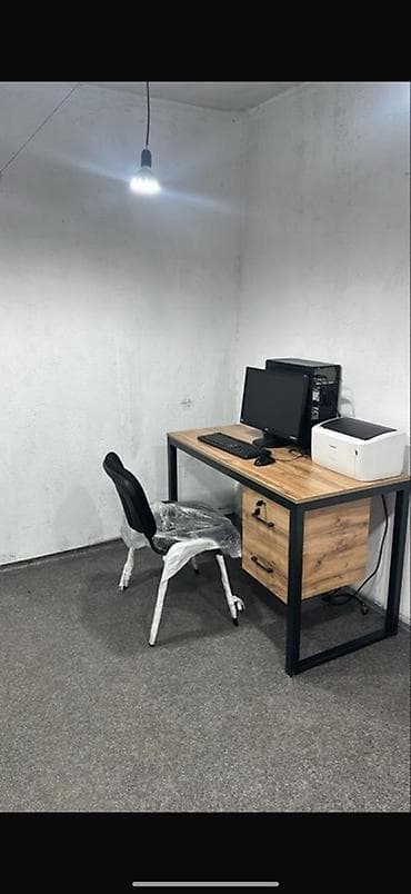 Компьютерный стол, С полками