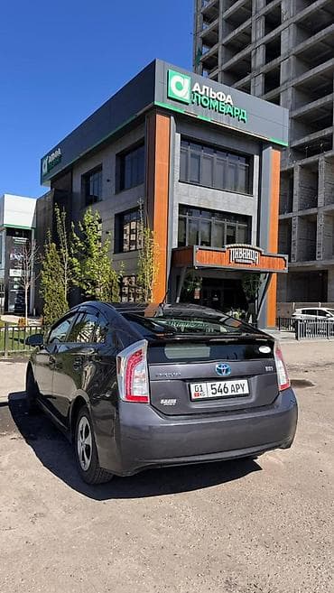 toyota prius 2013: Toyota Prius: 2013 г., 1.8 л, Вариатор, Гибрид, Хэтчбэк — 9