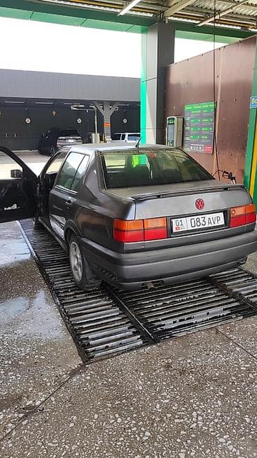 бампер на вента: Volkswagen Vento: 1992 г., 2 л, Механика, Бензин, Седан — 1
