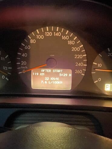 продаю связи с переездом: Mercedes-Benz E-Class: 2000 г., 2.2 л, Автомат, Дизель, Седан — 2