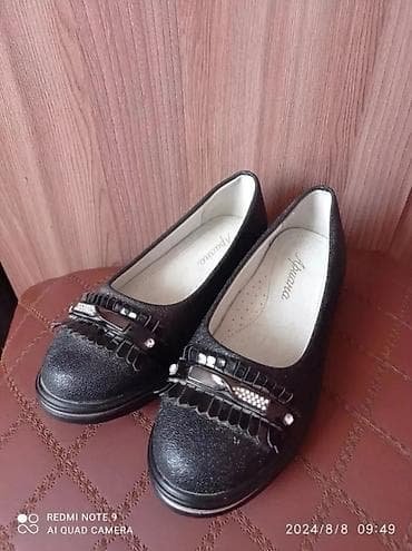 Новые туфли 36р отдам за литровую бутылку любого растительного масла