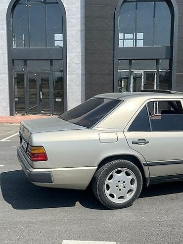 byd 2020: Mercedes-Benz W124: 1988 г., 2.3 л, Автомат, Бензин, Седан — 4