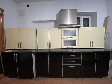 Мебельные гарнитуры: Продается б/ у кухонный гарнитур, состояние ближе к идеалу. Материал — 4