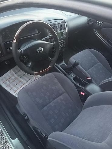 освещение салона: Toyota Avensis: 2001 г., 1.8 л, Механика, Бензин, Хэтчбэк — 5