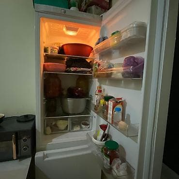 куплю бутыли: Холодильник Indesit, Двухкамерный — 1